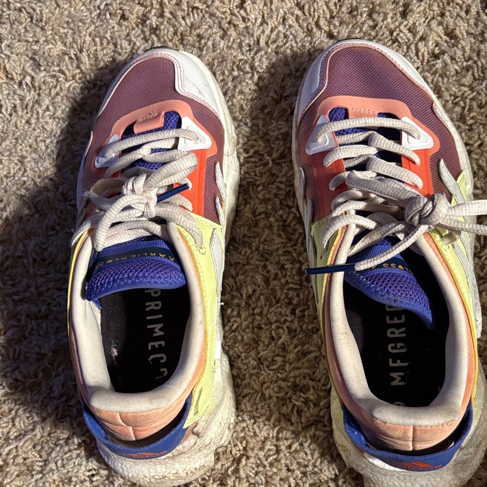 Adidas 7 1/2. Used good condition. Lots of wear left!!!